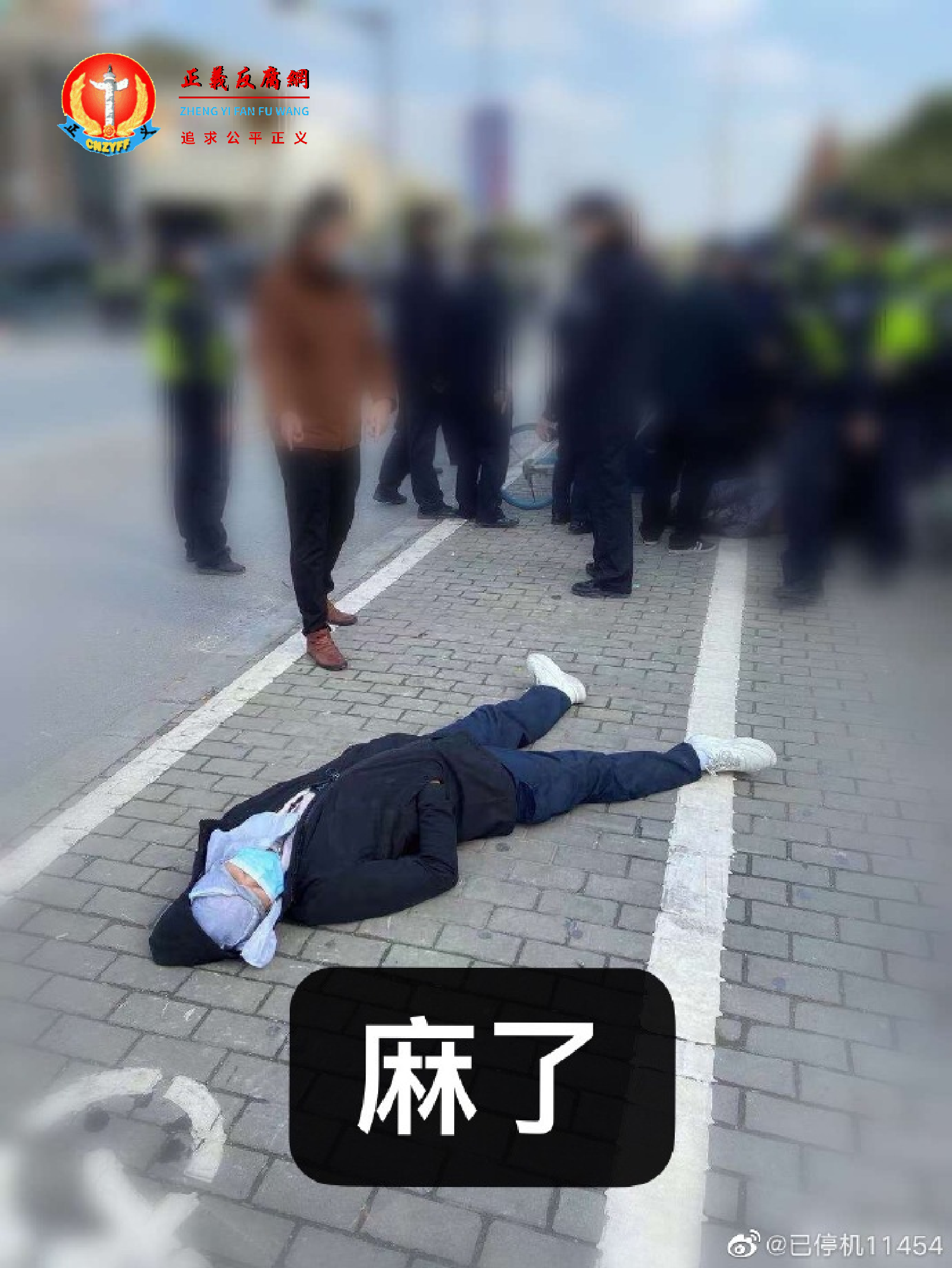 12月19日，上海昌硕上千员工讨薪维权遭镇压，有人被打昏在地。.png