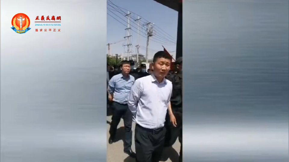 西安——三兆村面临强拆,当地政府调动数千名黑保安进村逼迁。.png 西安——三兆村面临强拆,当地政府调动数千名黑保安进村逼迁。.png