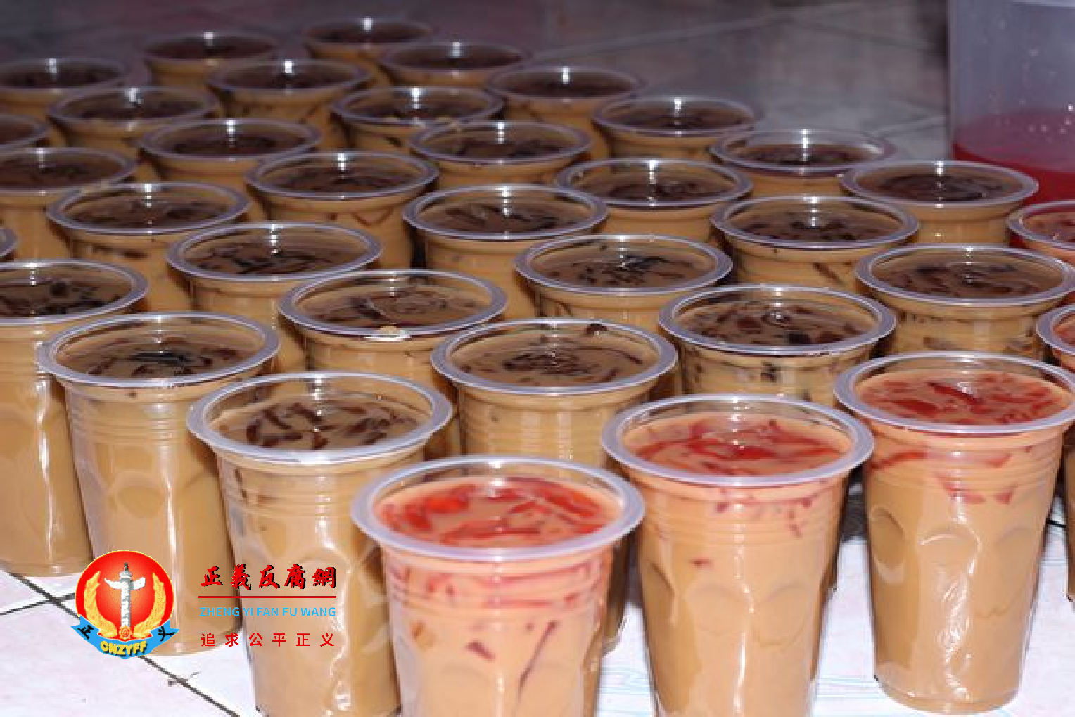 中国珍珠奶茶连锁店在港上市 首日股价暴跌