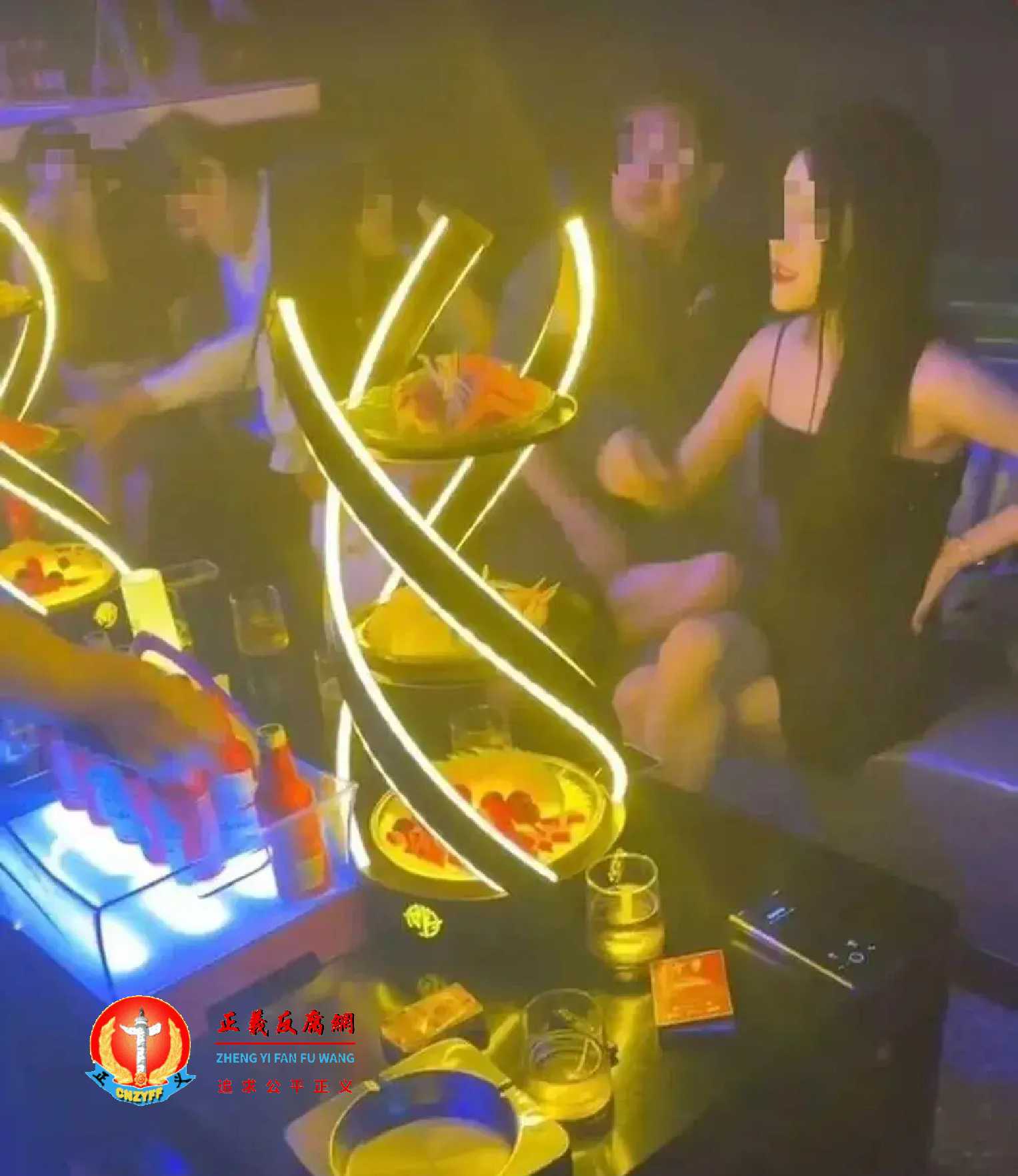 浙商资产多名管理层接受宴请在KTV娱乐场所饮酒唱歌,每人身边均有一至两名异性有偿陪女侍人员。.jpg 浙商资产多名管理层接受宴请在KTV娱乐场所饮酒唱歌,每人身边均有一至两名异性有偿陪女侍人员。.jpg